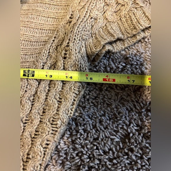 Knitted Sweater dress w/ Short Sleeves- Wet Seal - Picture 8 of 9